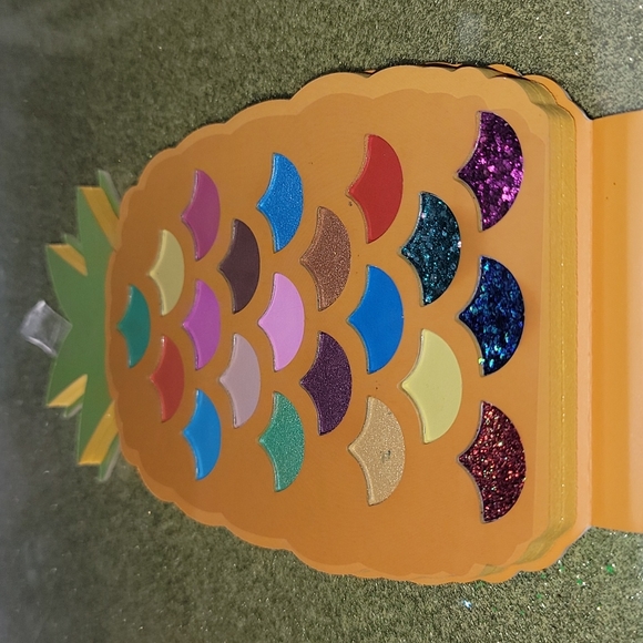 2 FOR $20. Okalan "Pineapple" Eyeshadow Palette - Picture 3 of 4